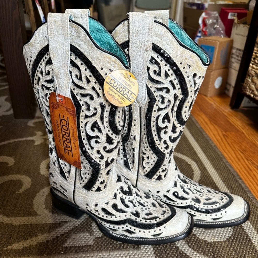 Rare! Corral Black and White cowboy boots